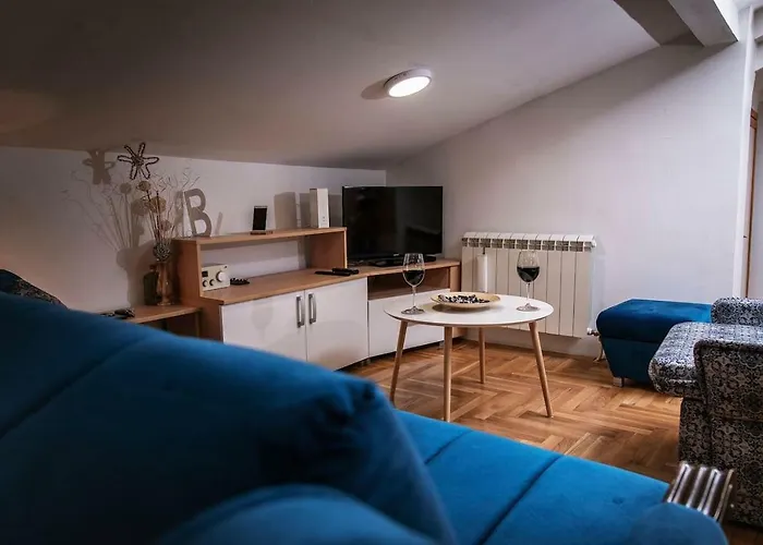 Piccolo Studio Belgrade,Crveni Krst