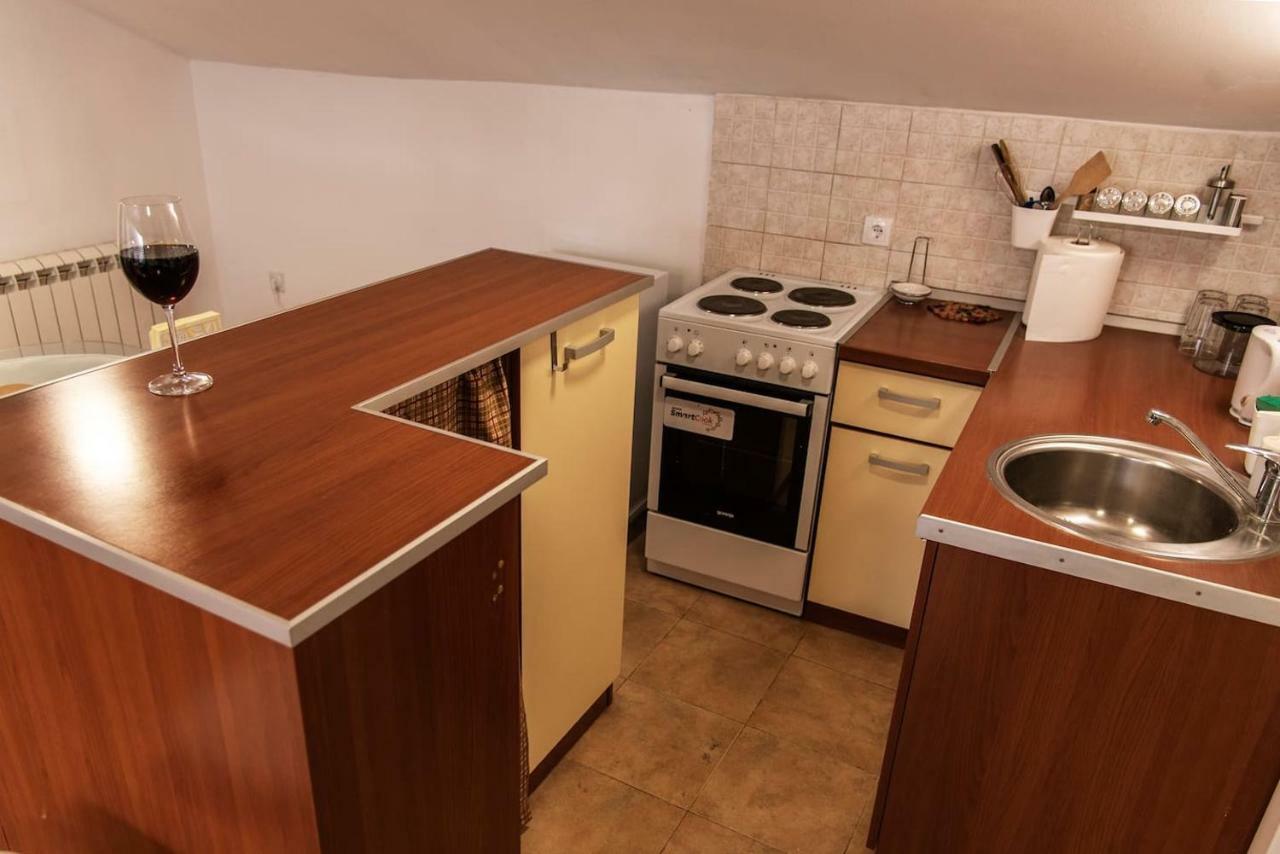 Piccolo Belgrade,crveni Krst * Belgrade